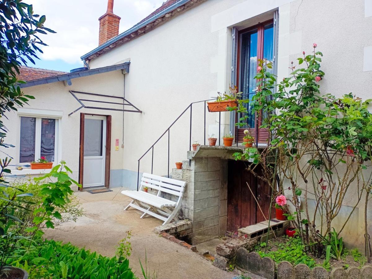 Petite Maison Etape Loire A Velo Ou Compostelle Mosnes Екстер'єр фото